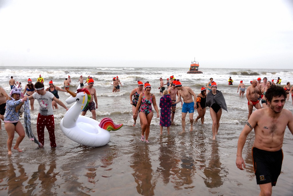../Images/Nieuwjaarsduik Nederzandt 2018 097.jpg